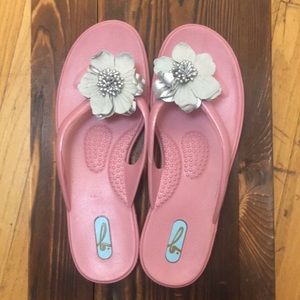 NWOT OKA b floral flip flops